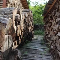 薪ぐらしというのも森庭の家の特徴